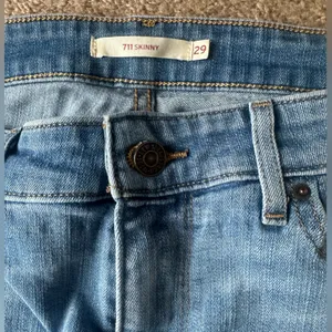 Levi’s 711 Skinny Jeans Sz 29 thumbnail 3