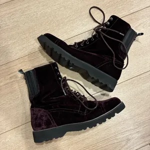 Donald Pliner Women’s Carmen Velvet Combat Boots Burgundy Red Size 6.5 thumbnail 2