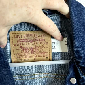 Women’s Vtg Levi's 77715-4837 ICONIC Dark Wash Denim TRUCKER Jean Jacket Sz M thumbnail 4