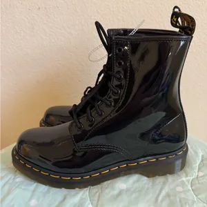 Dr. Martens Black Patent Leather Boots Womens size 9 thumbnail 4