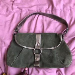 Y2K 2000s Green Suede Shoulder Baguette Hand Bag Purse Grunge Mcbling Silver Studs O-ring #Biker #Alt #Whimsygoth #Baddie #Trendy Measurement in pics thumbnail 8