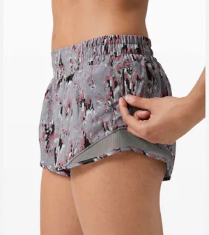 Lululemon Hotty Hot 2.5" Shorts thumbnail 2