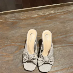 Journee Collection Tabithea Grey Block Heel Sandals Square Toe‎ Size 9 NIB thumbnail 8