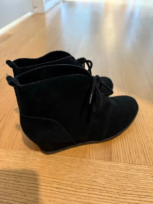 Minnetonka Boots thumbnail 2