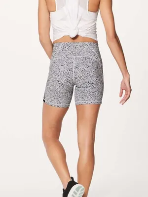 Lululemon Train Times 6” Shorts in Ditsy Daisy White Black thumbnail 2