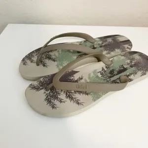 TIDAL Tropical Print‎ Classic Flip Flops Gray Size 9 thumbnail 5