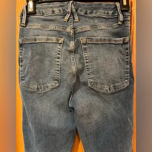 Good American Good Waist Crop Raw Edge Skinny Jeans in Blue331 Size‎ 2 = Size 26 thumbnail 12