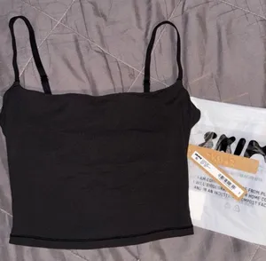 SKIMS CROPPED CAMI TANK TOP thumbnail 1