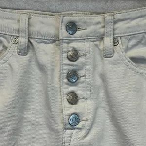 FREE PEOPLE White Denim Jean Mini Skirt 29 Cotton Distressed Raw‎ Hem Button Fly thumbnail 2