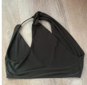 PrettyLittleThing Khaki One-Shoulder Cutout Crop Top Size 2 thumbnail 8