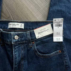 Abercrombie High Rise Bootcut Jeans thumbnail 6