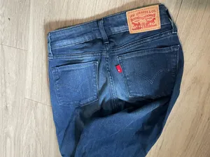 Levi's Women's Skinny Jeans in Medium-Dark Blue thumbnail 3