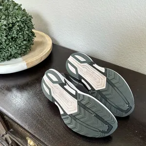 Saucony woman’s Axon 2 9.5 thumbnail 4