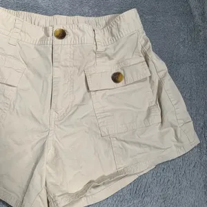 Vuori Women's tan Cargo Shorts thumbnail 3