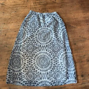 Gap blue and white beachy vacationcore XS elastic waist maxi skirt thumbnail 3