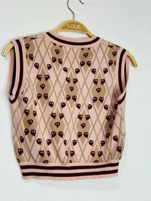 Sleeveless V-Neck Heart Argyle Knit Vest in Blush thumbnail 5