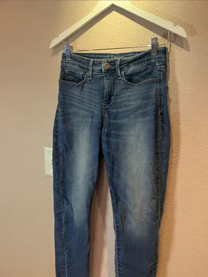 Levi’s Signature Gold Women’s Totally Shapping Skinny Jeans Size 4M thumbnail 3