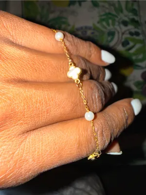 Gold & white pearl bracelet with white clover-shaped charms S925 thumbnail 3