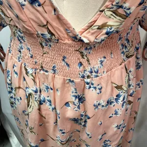 Le Lis Baby Pink‎ Floral Romper Womens Medium Rayon Open Back Short Sleeve thumbnail 11