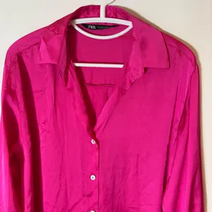 Zara Button Down Shirt Size Small Fuchsia Pink Satin Long Sleeve Blouse thumbnail 3