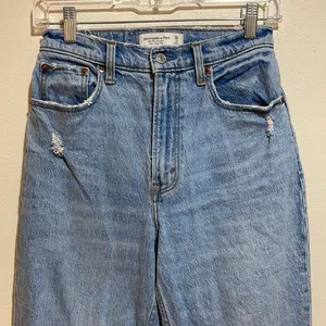 Abercrombie & Fitch Curve Love The '90s Straight Ultra High Rise Jeans 26/2 thumbnail 5