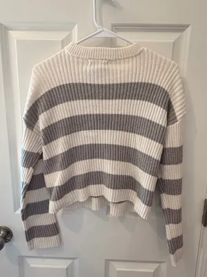 Pink Rose NWT Grey and White Sweater Size Small thumbnail 3