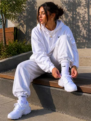 Nike Air Huarache Triple White Sneakers Shoes 654275-110 Youth 7Y thumbnail 1