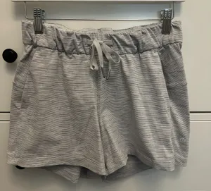 Lululemon 2.5" Shorts thumbnail 1