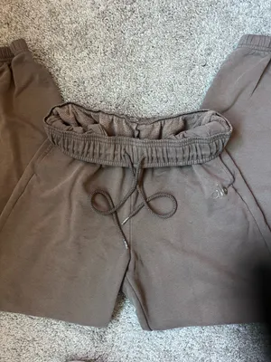 Alo Yoga Sweatpants thumbnail 3