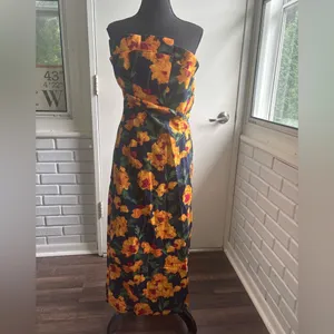 Tuckernuck NEW WITH TAGS Hyacinth House‎ Margot Ruffle Strapless Midi Dress thumbnail 2