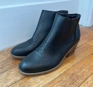 •Frye and Co Jude stacked heeled booties• Size 6M thumbnail 1