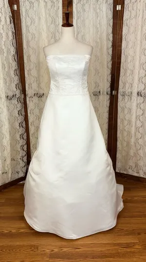 Gorgeous Vintage Y2K Paloma Blanca Strapless Satin Wedding Gown thumbnail 1