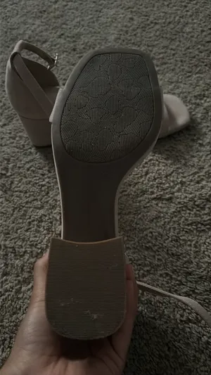 Kelly & Katie Heels Nude thumbnail 2