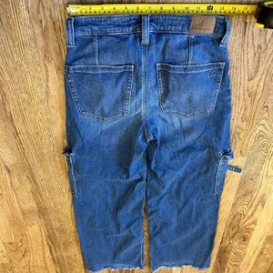 American Eagle Women 2 Wide Leg Cargo Jeans Medium Wash Raw Hem Stretch Denim thumbnail 5