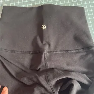 lululemon athletica Black Leggings with Breathable Fabric and High-Waist Design thumbnail 4