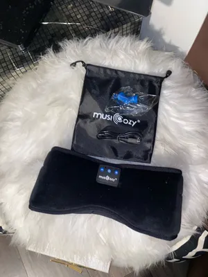 Black Sleep Mask with Built-In Headphones thumbnail 5