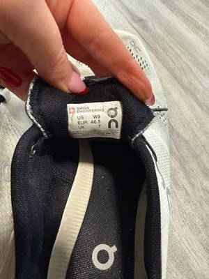 On Cloud Shoes thumbnail 3