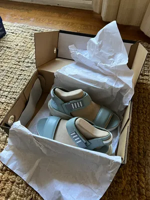 Preowned Women's explorer sandal Shoes 7.5 Pm for questions Please refer to the photos as part of the descriptions thumbnail 6
