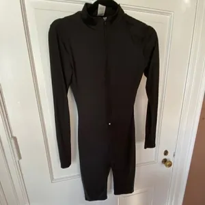 K Mock Neck Front‎ Zip Thigh Length Black Bodysuit thumbnail 3