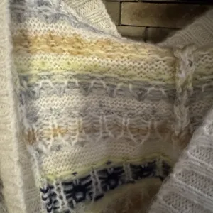 High-low American Eagle sweater with hoodie thumbnail 3
