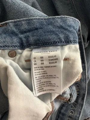 American Eagle Ripped Jeans Mom thumbnail 3