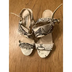 Steve Madden Sarena Snake Print Strappy Open Toe Block Heel Ankle Strap 7 thumbnail 2