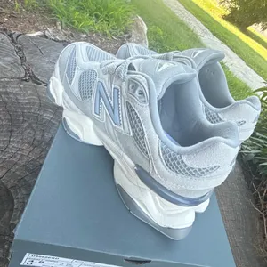 New Balance 9060 Women Sneakers shoes Size 4.5 thumbnail 4