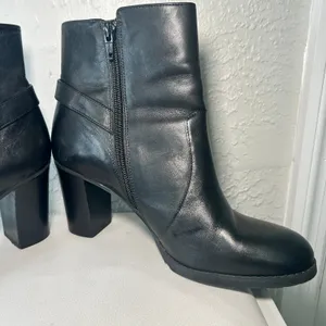 Lauren‎ Ralph Lauren Cabrey 7.5B Black Leather Ankle Boots Block Heel Zip Buckle thumbnail 8