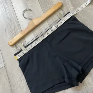 Lululemon Workout Shorts high rise 2.5" womens Black (size 6) activewear gym thumbnail 2