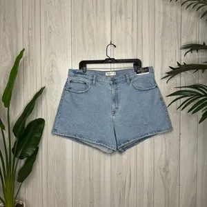 NWT Abercrombie & Fitch Plus Size Curve Love High Rise The 4” Mom Short 34/18 thumbnail 3