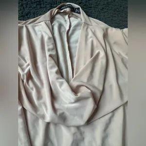 Lt pink Nasty Gal bodysuit, foam shoulders and drapey neck-excellent condition thumbnail 4