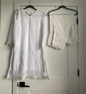 Pakistani/indian ready to wear Handmade White Shalwar Kameez outfit For Sale thumbnail 1
