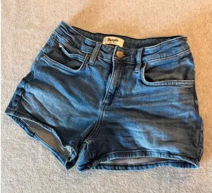 Wrangler Retro Denim Shorts Womens 28 Medium Wash Stretch Jean Shorts 112344615 thumbnail 1