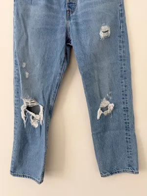 Levi’s Wedgie Straight Light Wash Distressed Jeans thumbnail 3